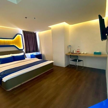 Golden Palace Hotel Batu Merah Zewnętrze zdjęcie