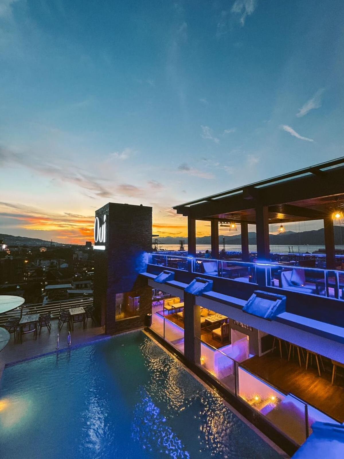 Golden Palace Hotel Batu Merah Zewnętrze zdjęcie